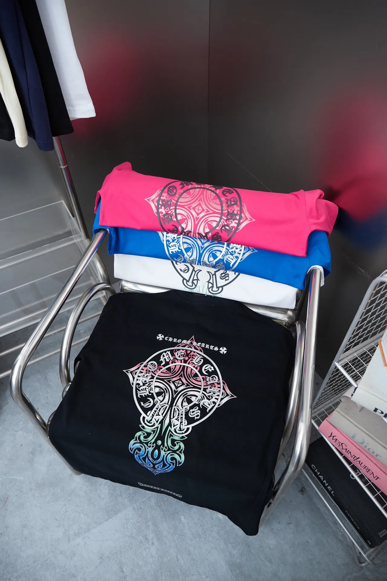 🅿️210 Ch*ome Hearte CH 25SS early spring new model, silicone printed hot diamond short sleeves, light luxury, essential item for daily commuting for men and women, correct version, welcome to compare, detailed features · 320g 100% pure cotton double yarn jersey fabric · Custom dyed in the same vat, special thickened 32 count double strand 1X1 thread · Digital direct printing cross✝️➕Imported Australian matte pearlescent diamonds➕Three-dimensional silicone heart pattern · Double-needle stitching across seams · Original main mark washed tag brand moisture-proof paper packaging Color: Black/White/Blue/Rose Size: S/M/L/XL